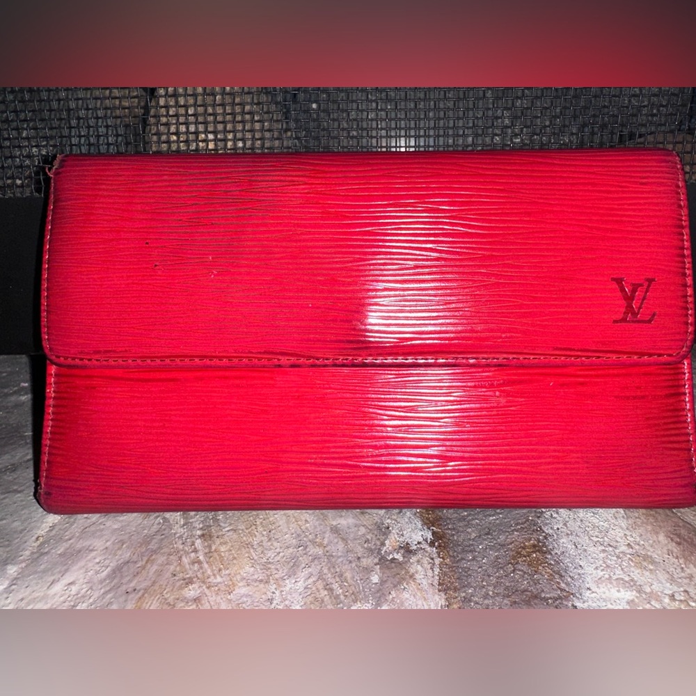 AUTHENTIC  Louis Vuitton red epi international wallet with chain